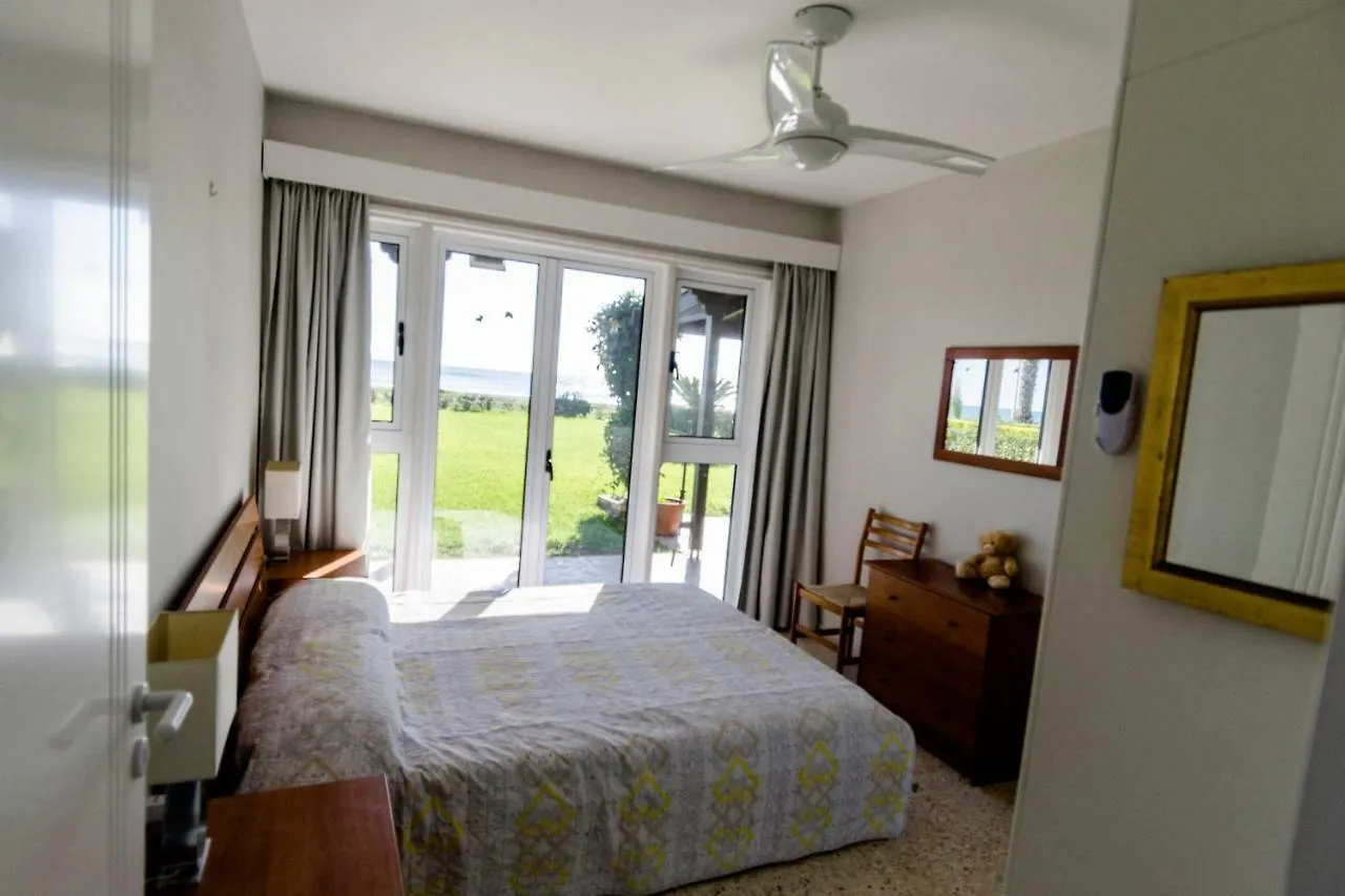 Ferienhaus Blue Bay Beach House Larnaka Zypern